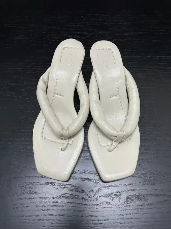 IRO 이로 힐 플립플랍 샌