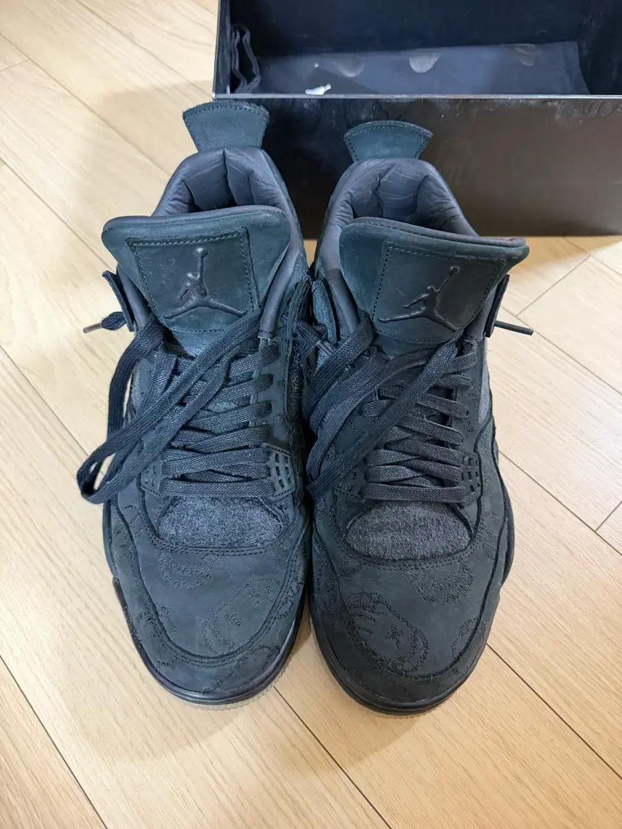 조던 4 카우스 블랙