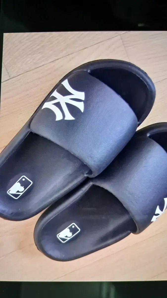 MLB 슬리퍼 새상품 판매합니다!