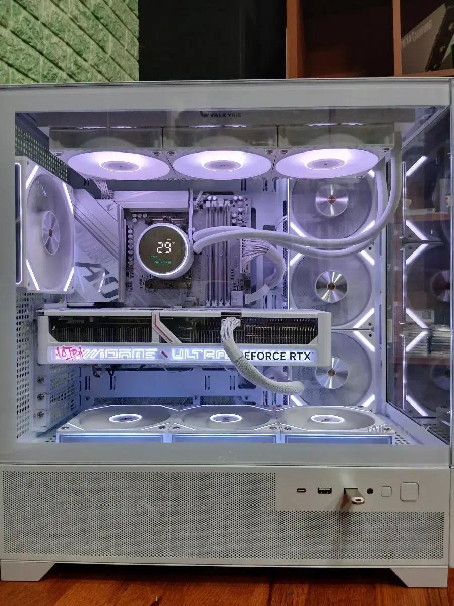 미사용 ) 9800X3D & RTX5070TI 게이밍 컴퓨터