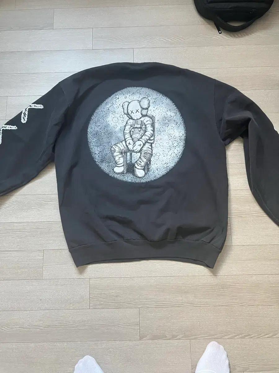 KAWS x Kid Cudi 맨투맨 블랙 (미착용/XL)