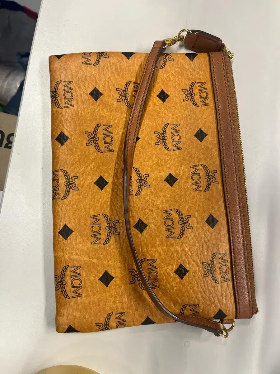 MCM 로고 패턴 클러치 백