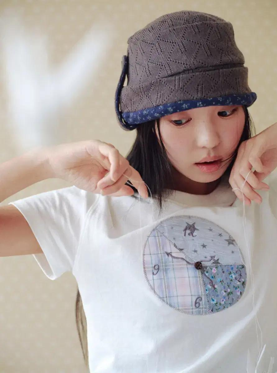 Aeae 에이이에이이 TIK TOK TEE [WHITE]