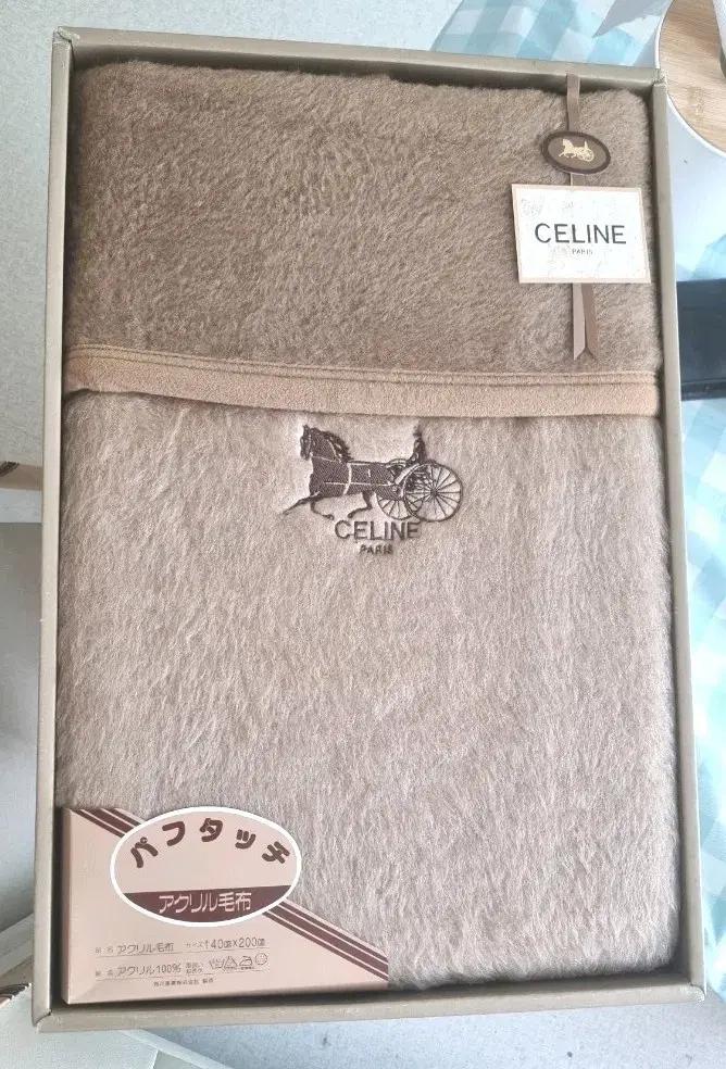 셀린느(CELINE) 마차 로고 아크릴 담요