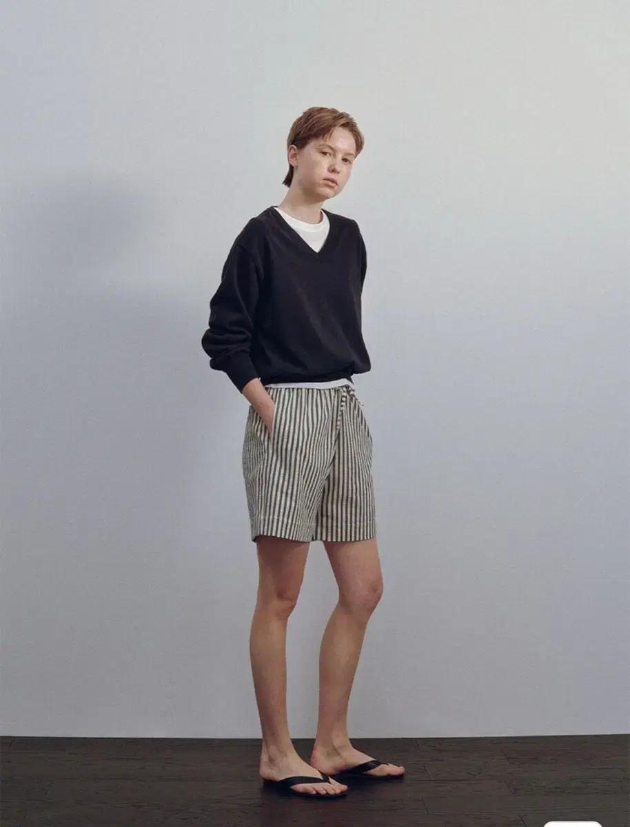 낫띵리튼 pipley v-neck pullover 네이비 m사이즈