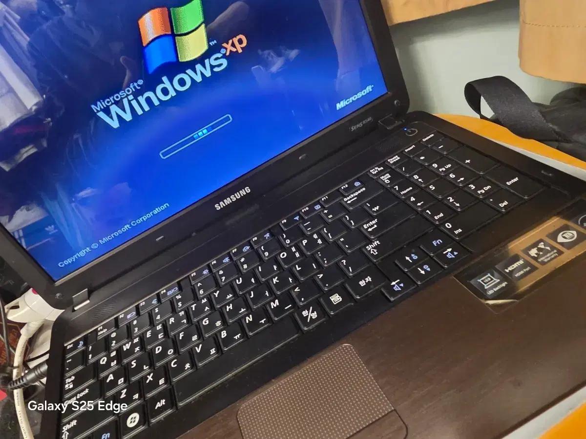 마이크로소프트 윈도우 XP 운영체제가 설치된 삼성 센스r540