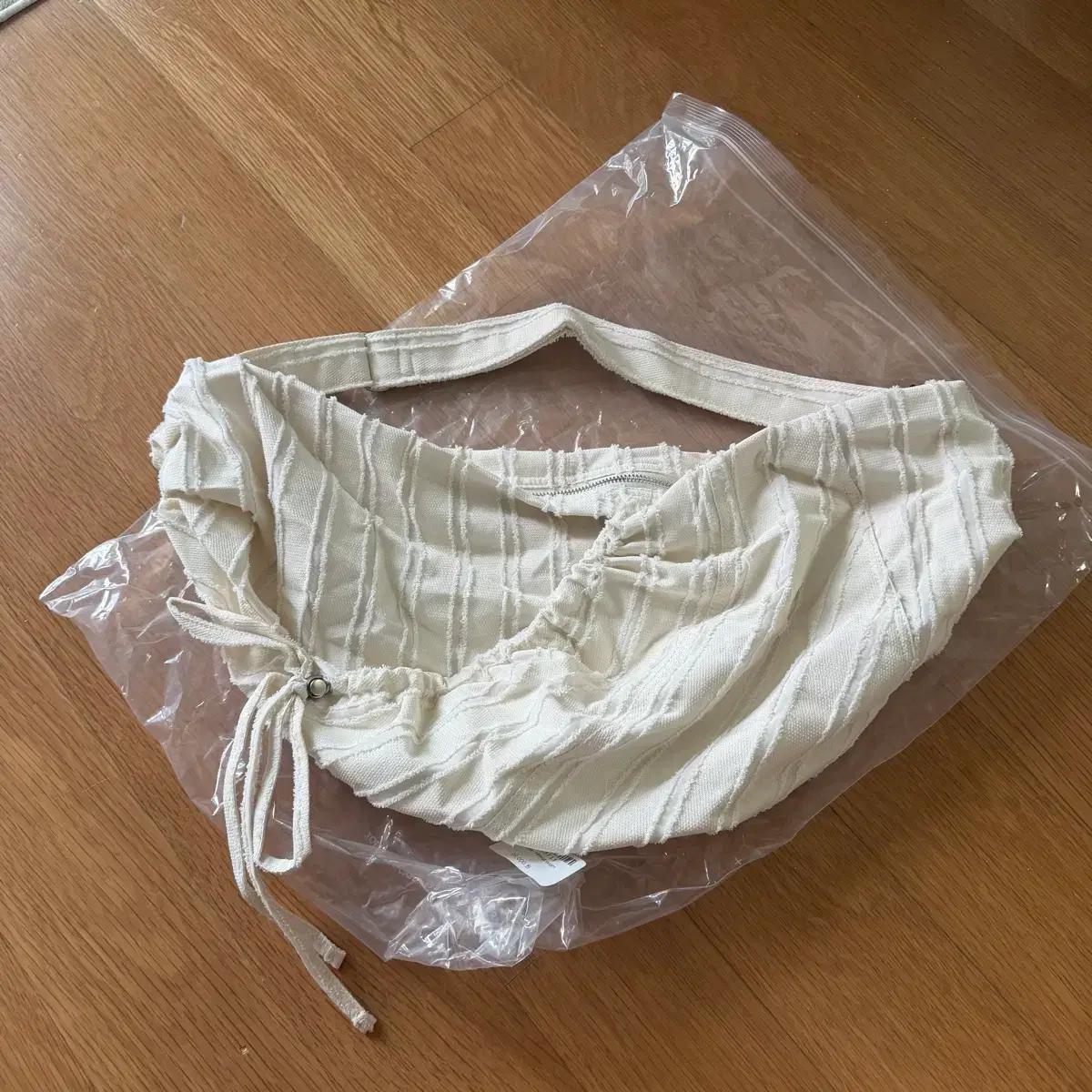 (새제품) 페넥 Lassie bag fringe ivory 택o