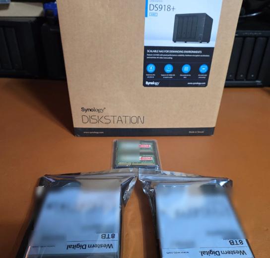 시놀로지 DS918+ 정품램 8G + WD 16TB