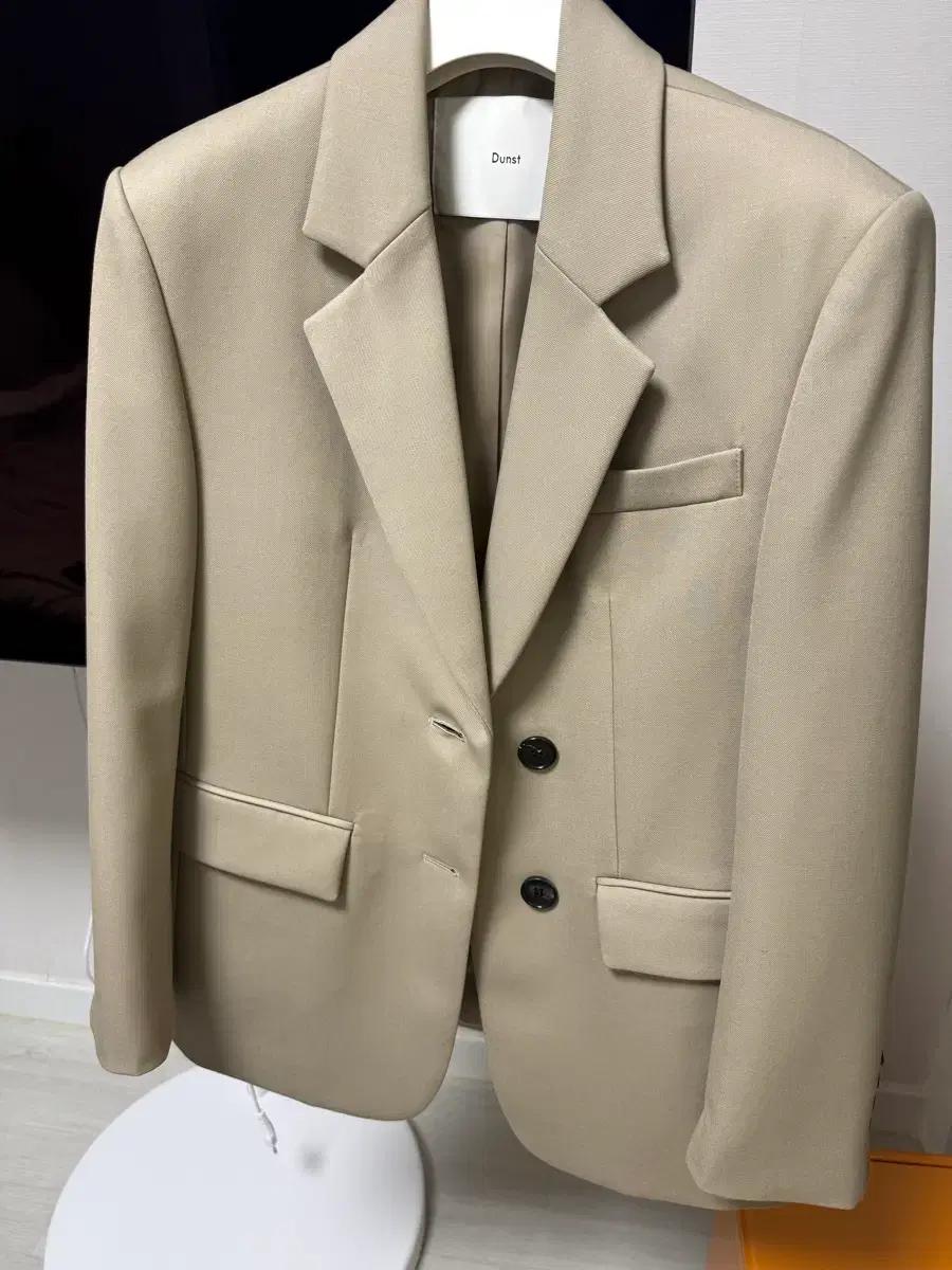 Dunst 던스트 ESSENTIAL 블레이저_SAND BEIGE