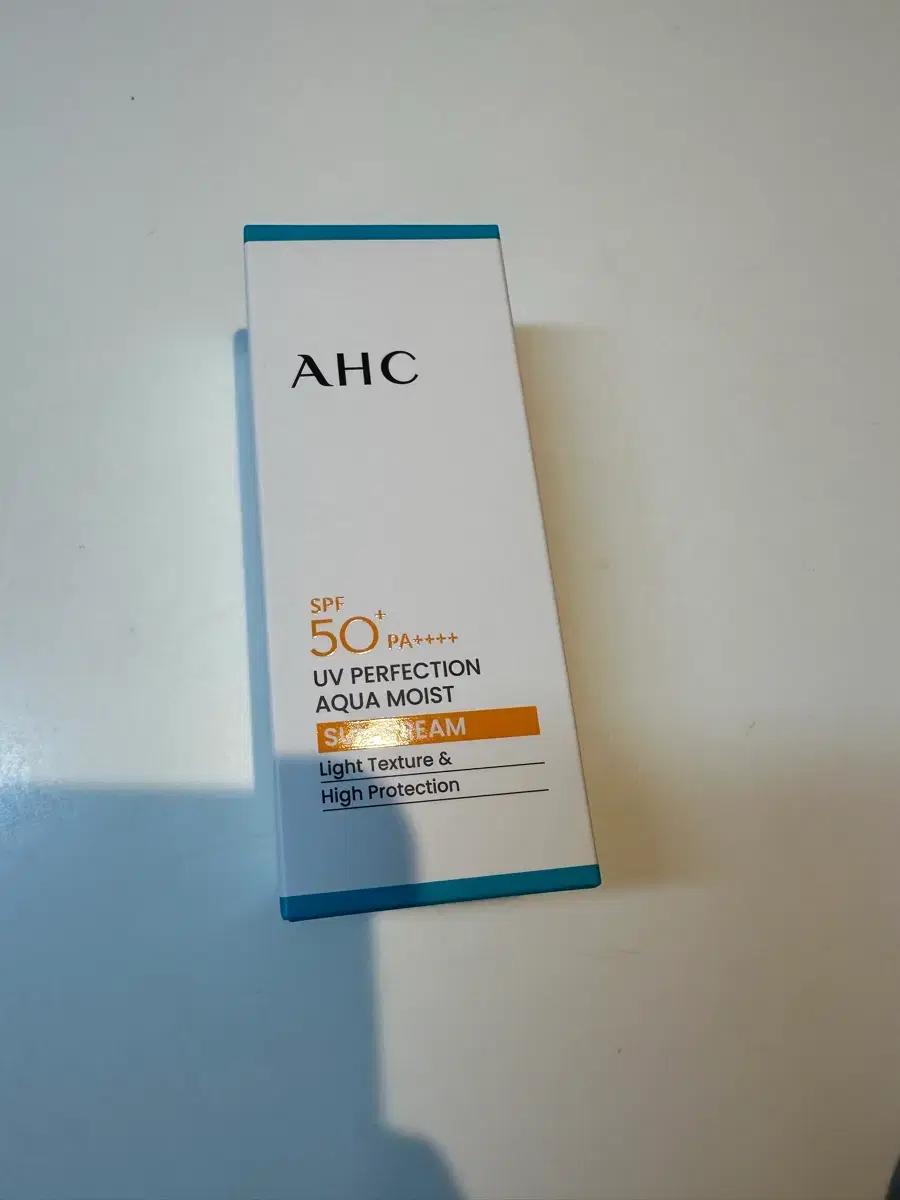 AHC UV 퍼펙션 아쿠아 모이스트 선크림 SPF50+ PA++++ 새제