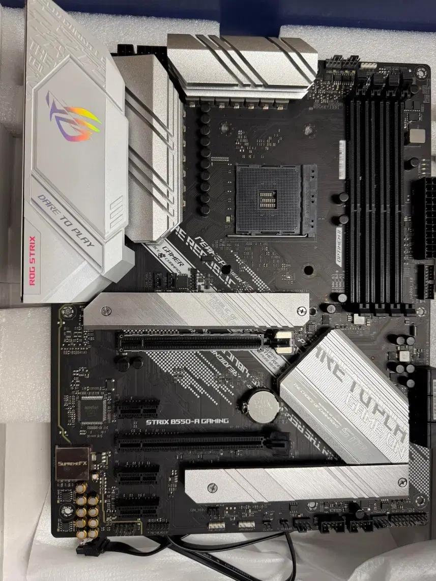 ASUS ROG Strix B550-A Gaming 메인보드