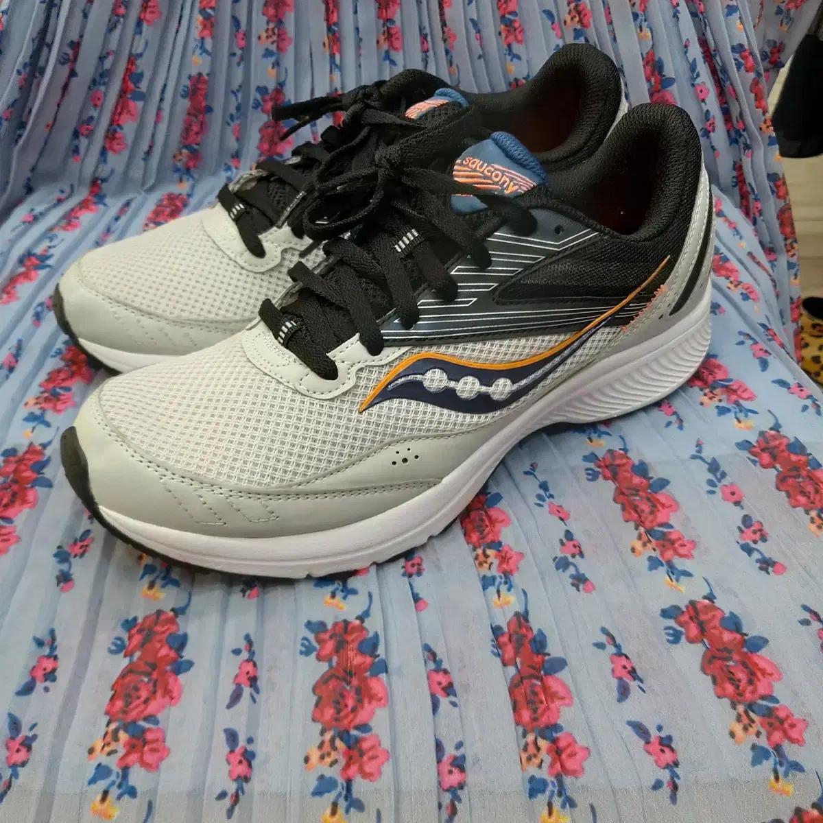 Saucony 운동화 회색 러닝화 265mm