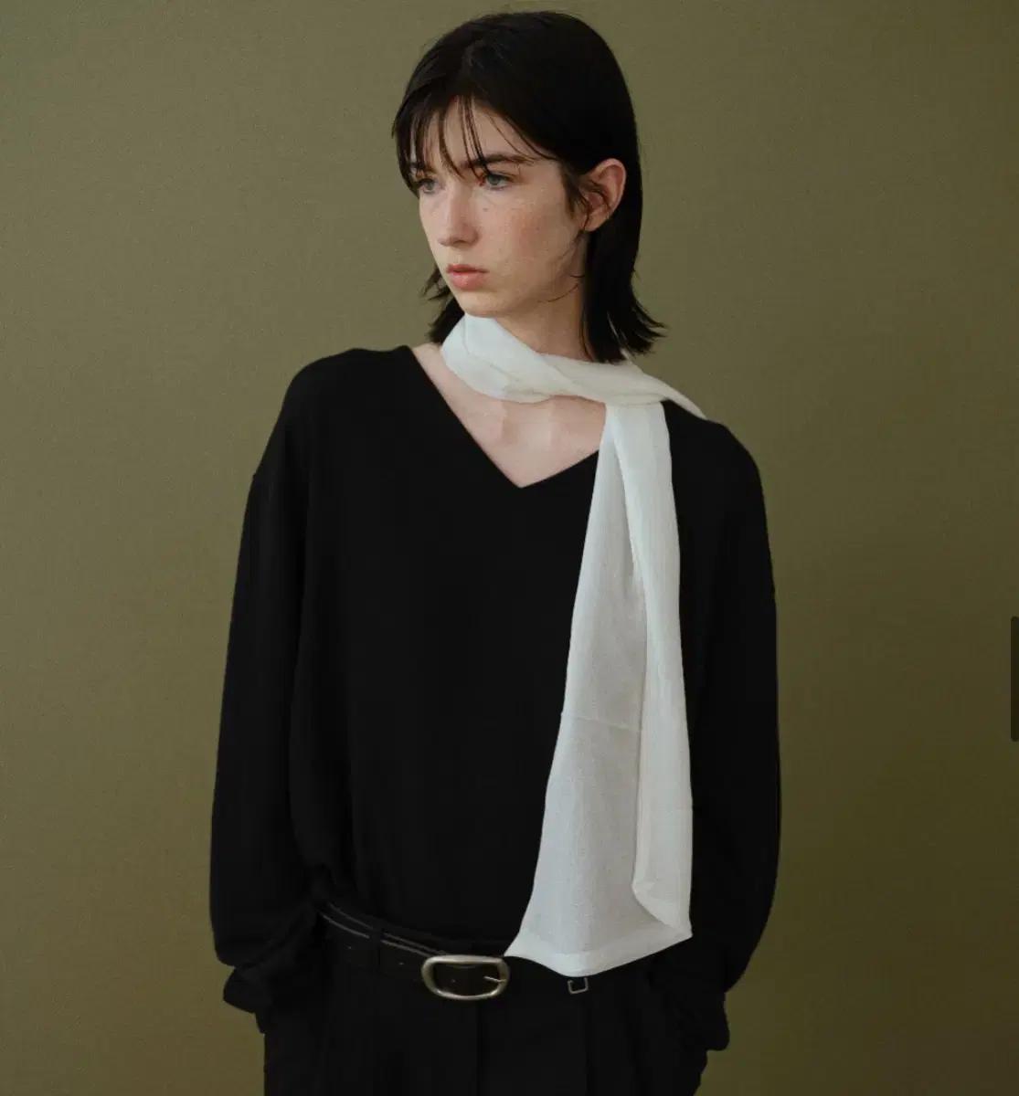 어그스트 브이넥니트 lejour v-neck knit (black)블랙