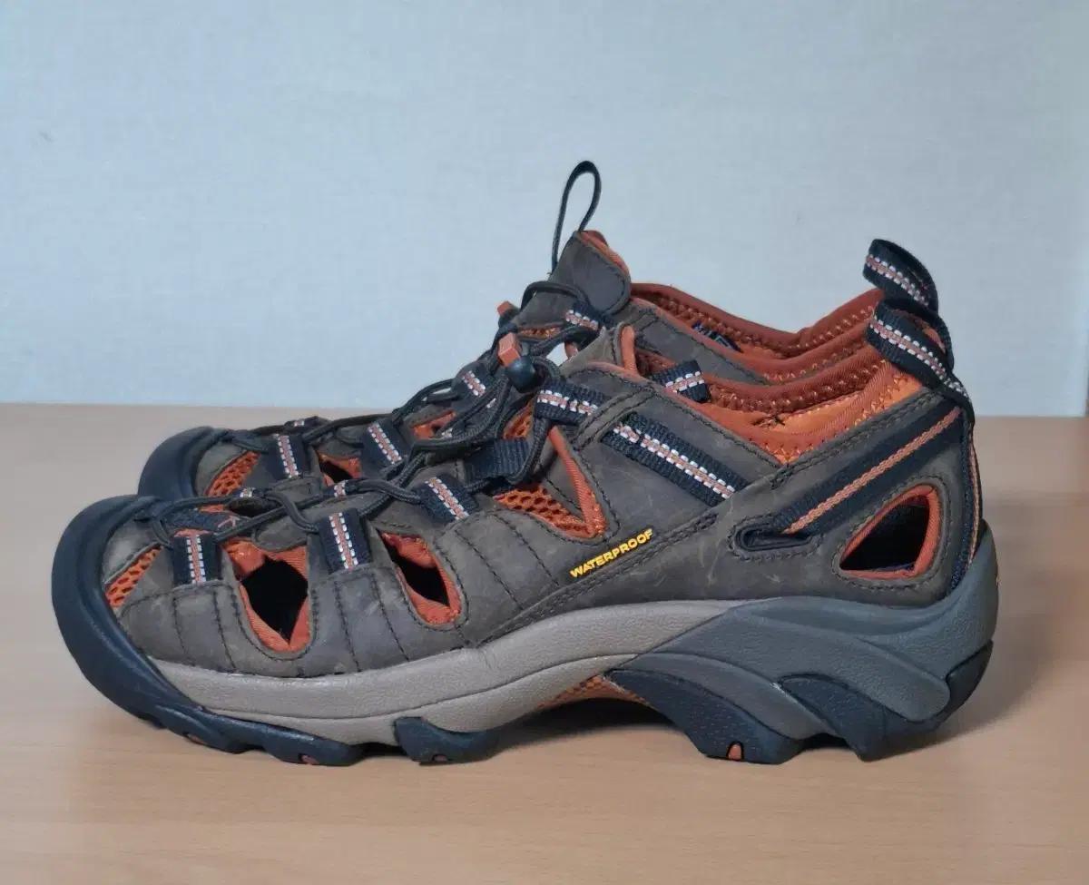 KEEN 250 아웃도어 샌들