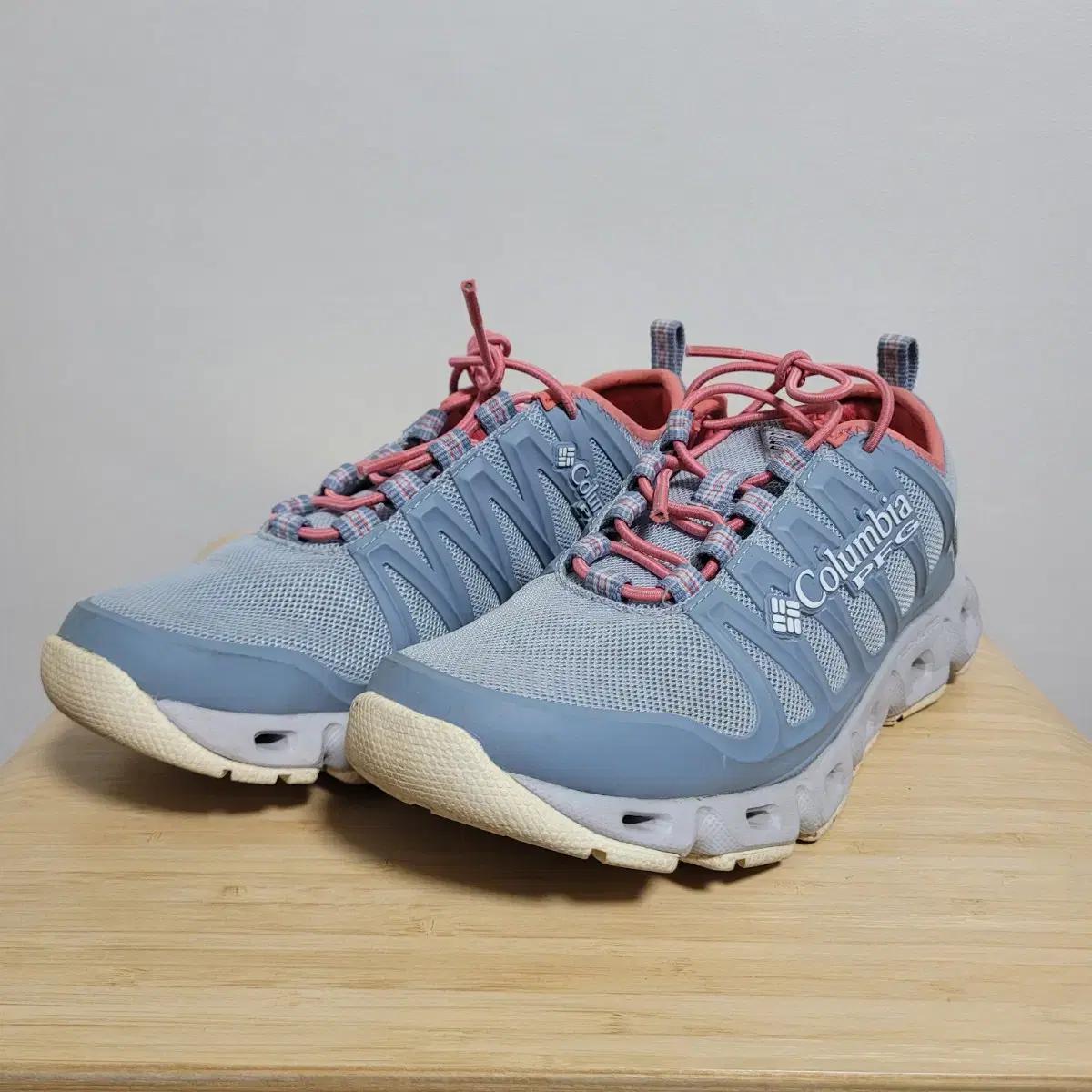(240) COLUMBIA 컬럼비아 PFG 트레킹화Megavent II
