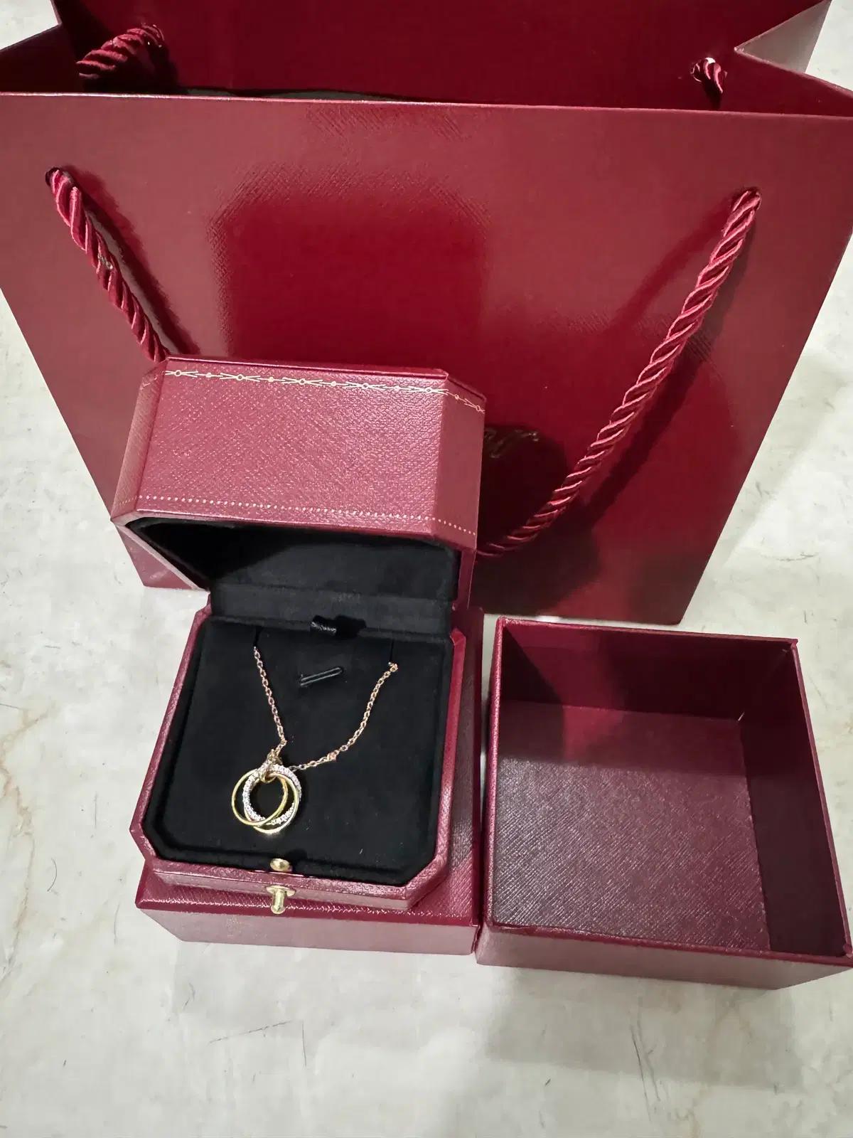 까르띠에 트리니티 18K 골드 다이아몬드 목걸이 남녀공용 커플룩