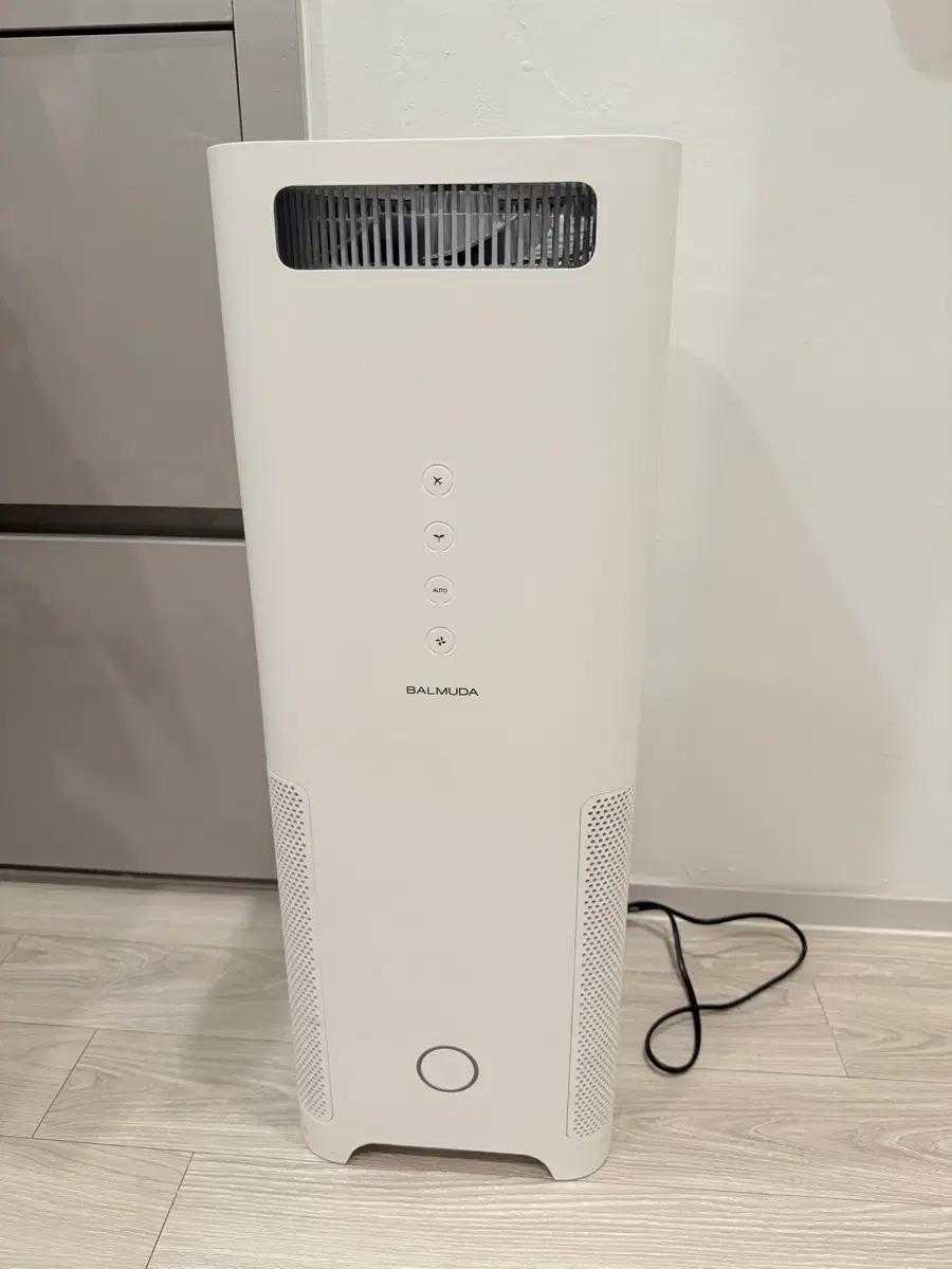 발뮤다 공기청정기 화이트