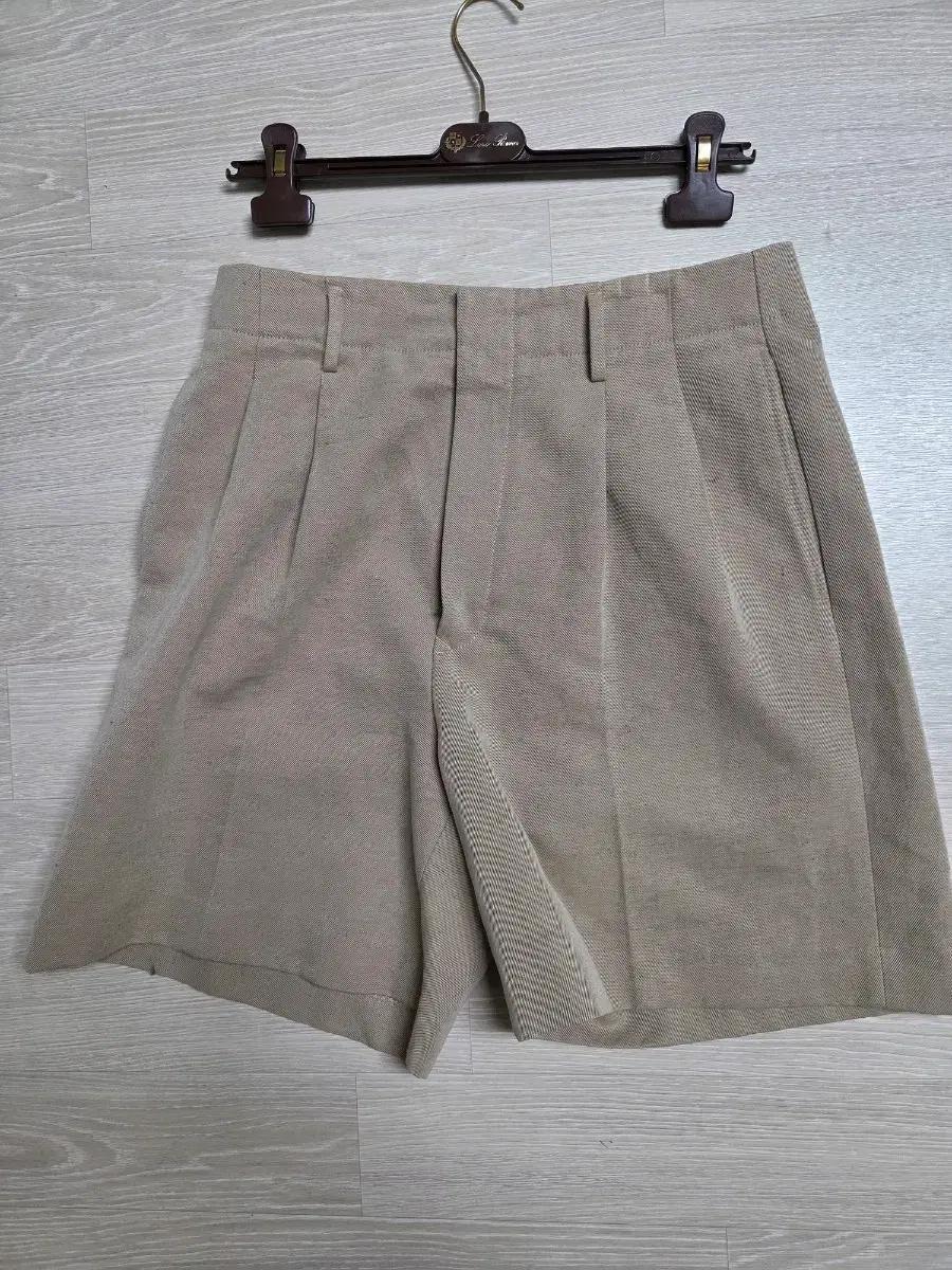 로로피아나 린넨 반바지