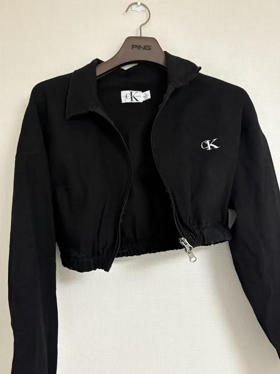 Calvin Klein CK 블랙 크롭 자켓 캘빈클라인