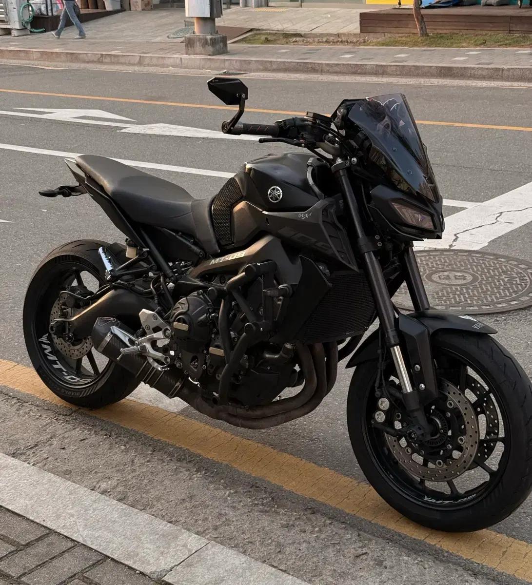 야마하 MT-09 떼르 풀배기