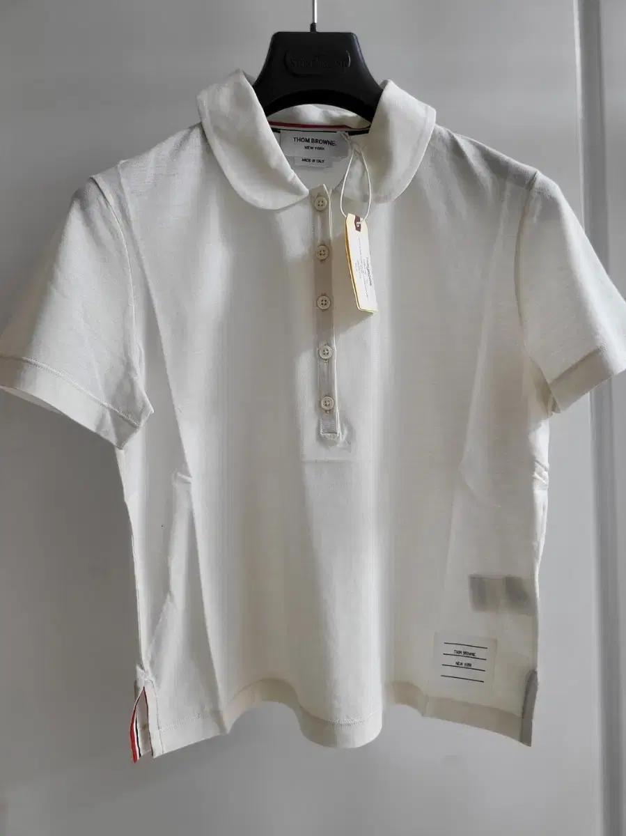클래식의 정석, 톰브라운(Thom Browne) 라운드 칼라 폴로 셔츠