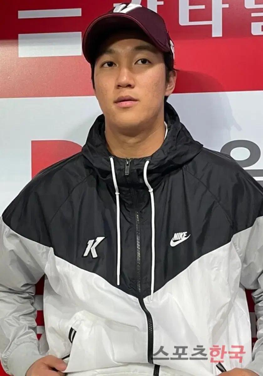 [105]나이키 키움 선수용 흰검 바람막이 판매