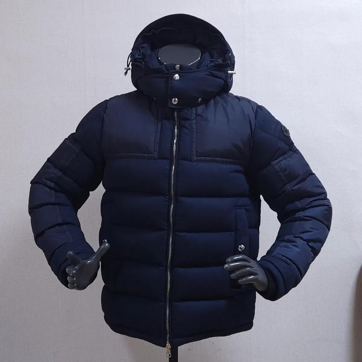 몽클레어 네이비 패딩 점퍼