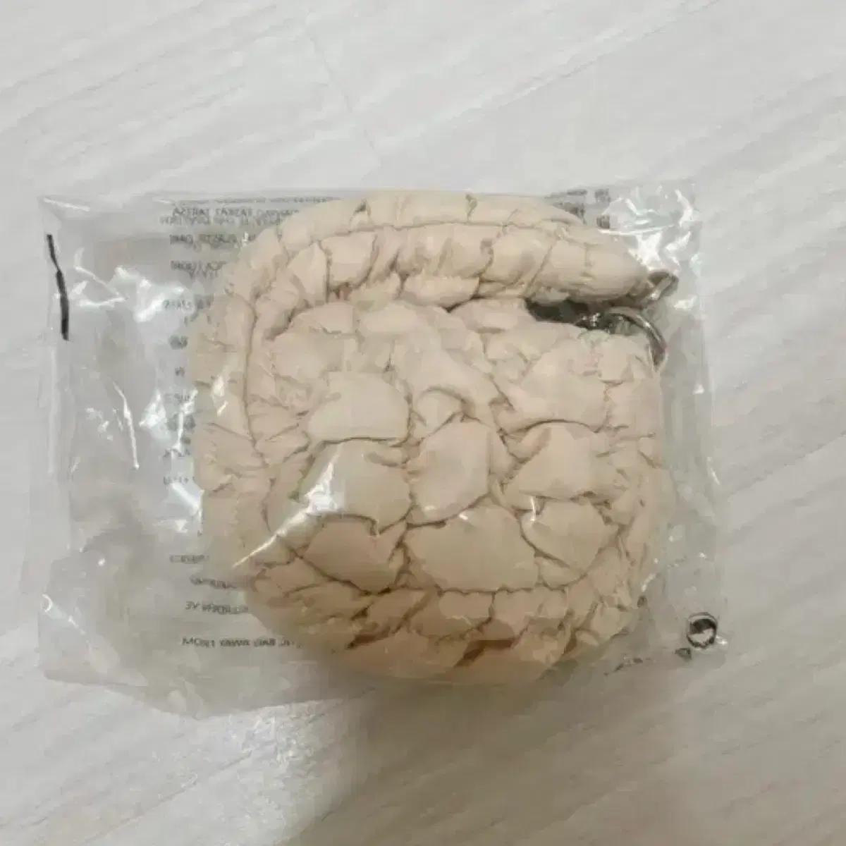 cos 코스 퀼티드 나노 베이지 새제품