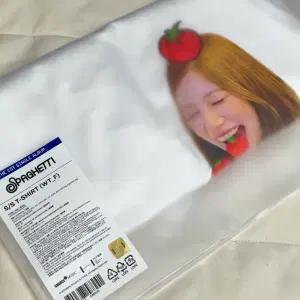 르세라핌 이리럽 티셔츠 카즈하