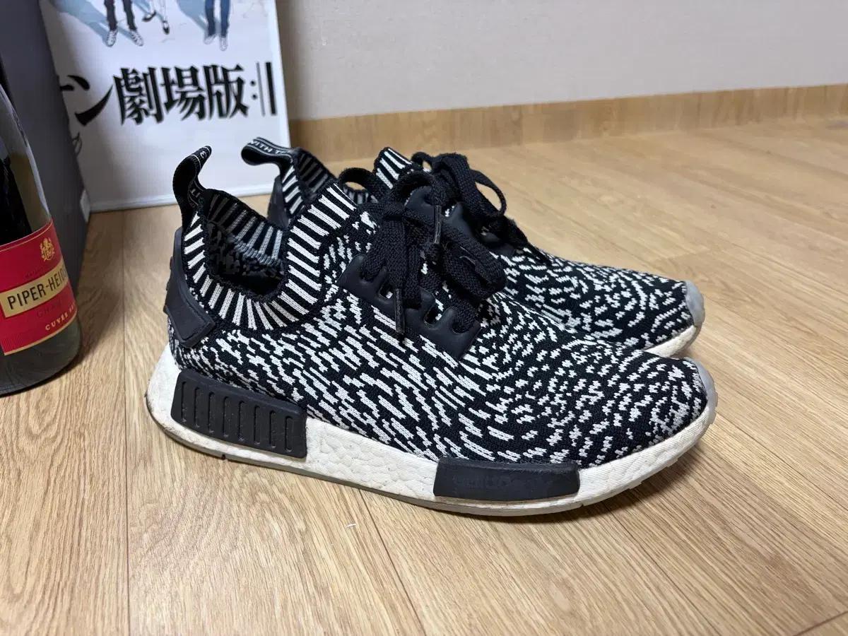 아디다스 nmd 지브라 265 사이즈 팝니다