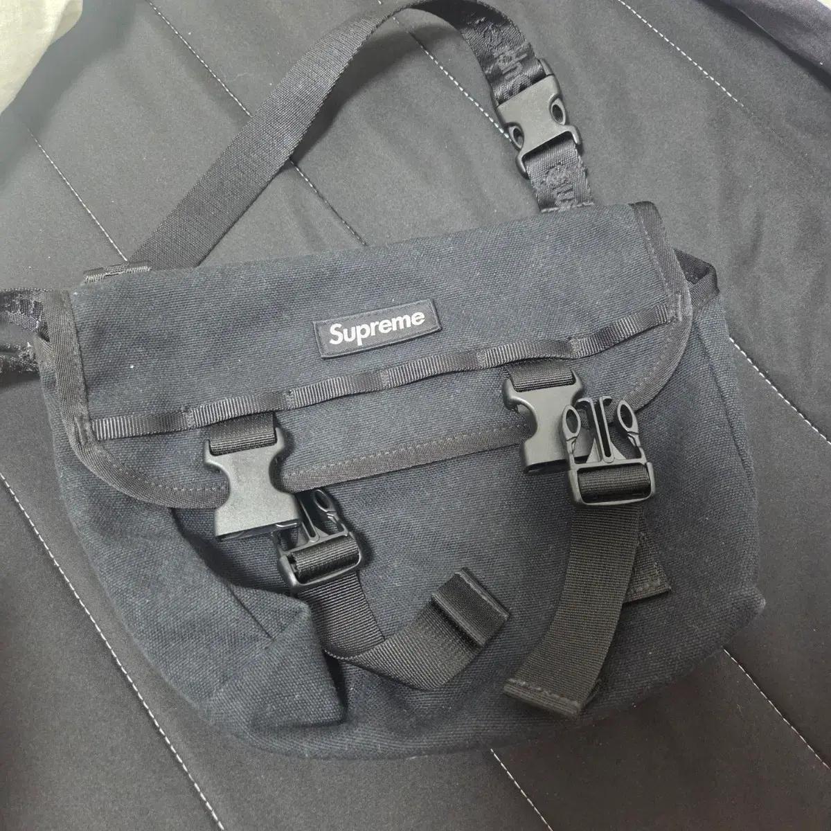 슈프림 미니 메신저백 25ss