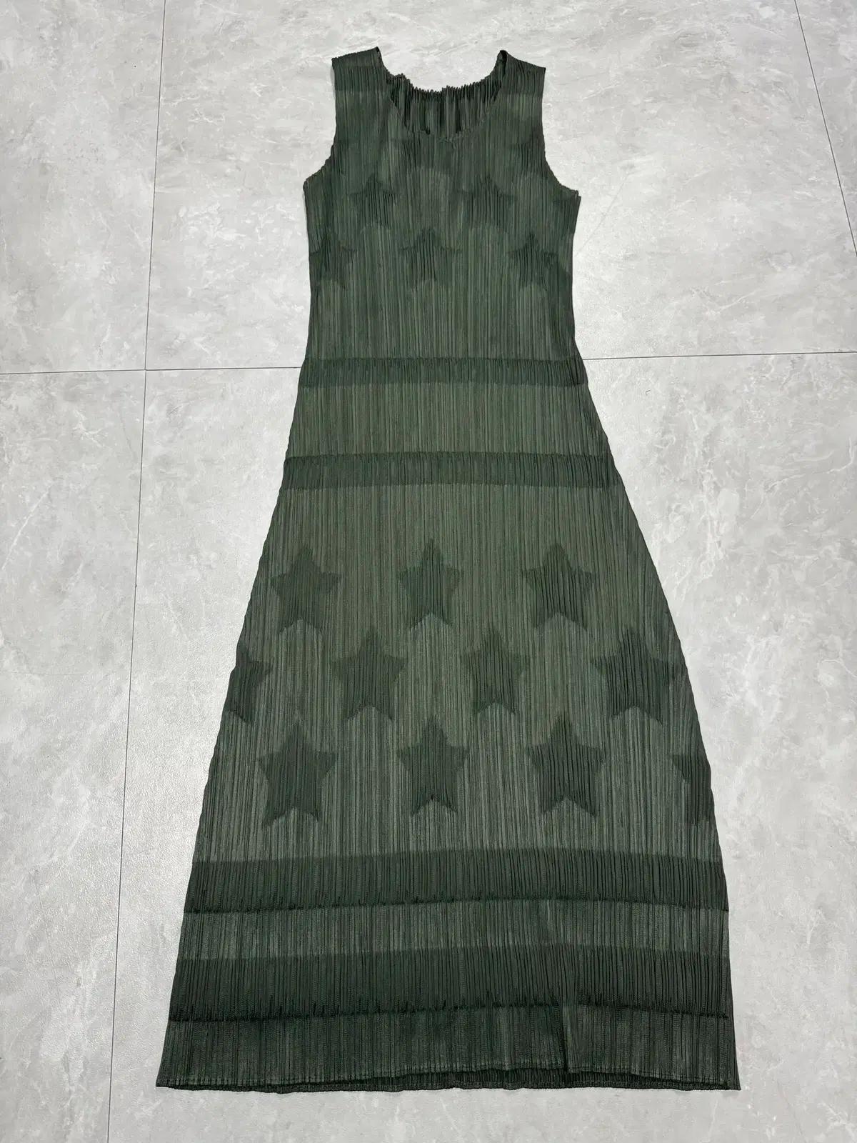 4 (L) 플리츠 플리즈 Pleats Please