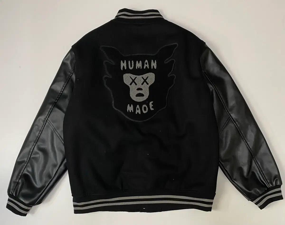 HUMAN MADE KAWS 콜라보 스타디움 자켓 블랙