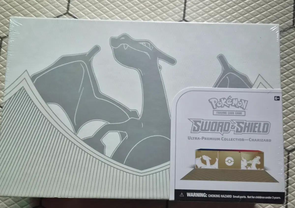 Charizard Ultra-Premium  Collection