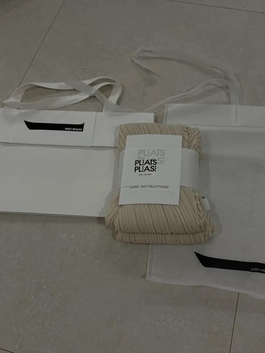 플리츠플리즈 스카프 베이지