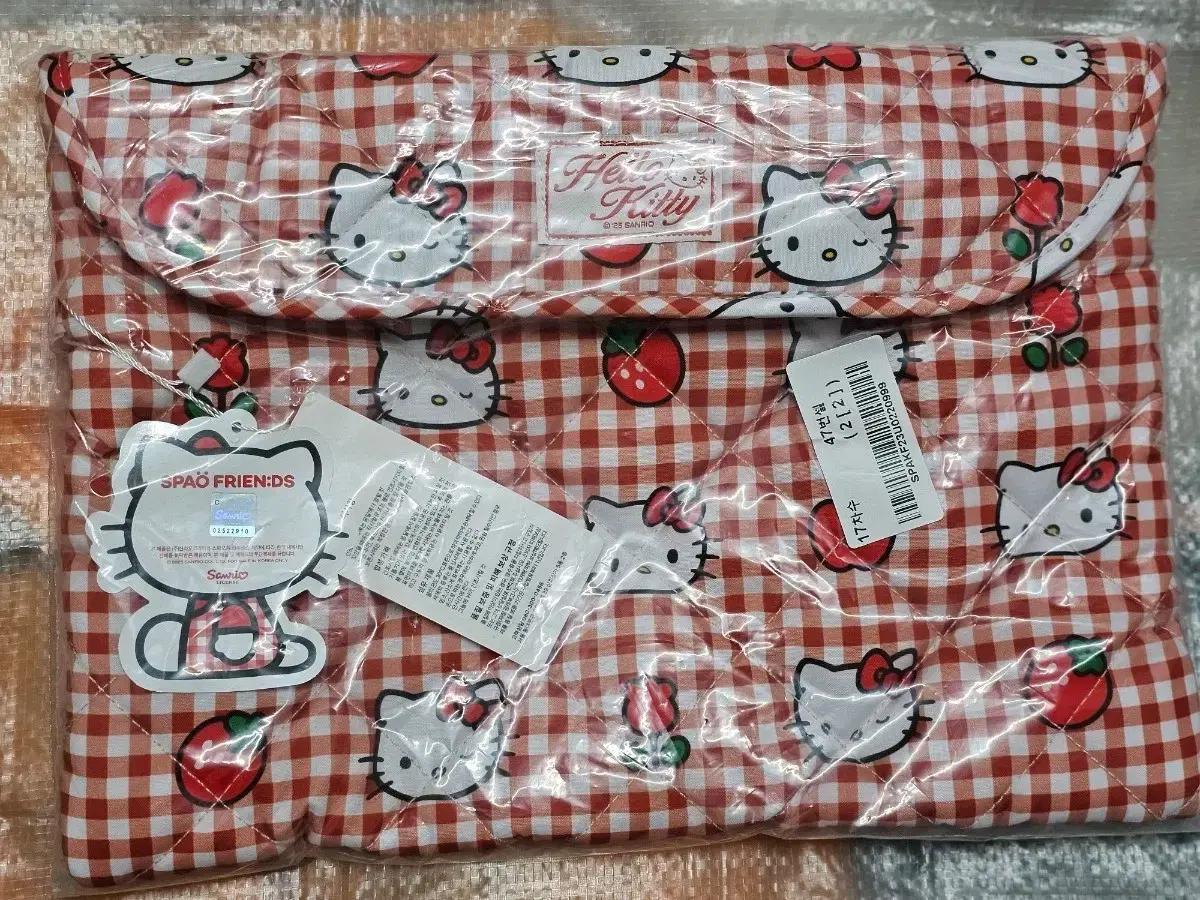 스파오 키티 퀼팅 파우치