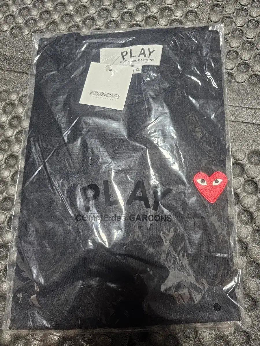 꼼데가르송 플레이 블랙 반팔티 XL 새상품