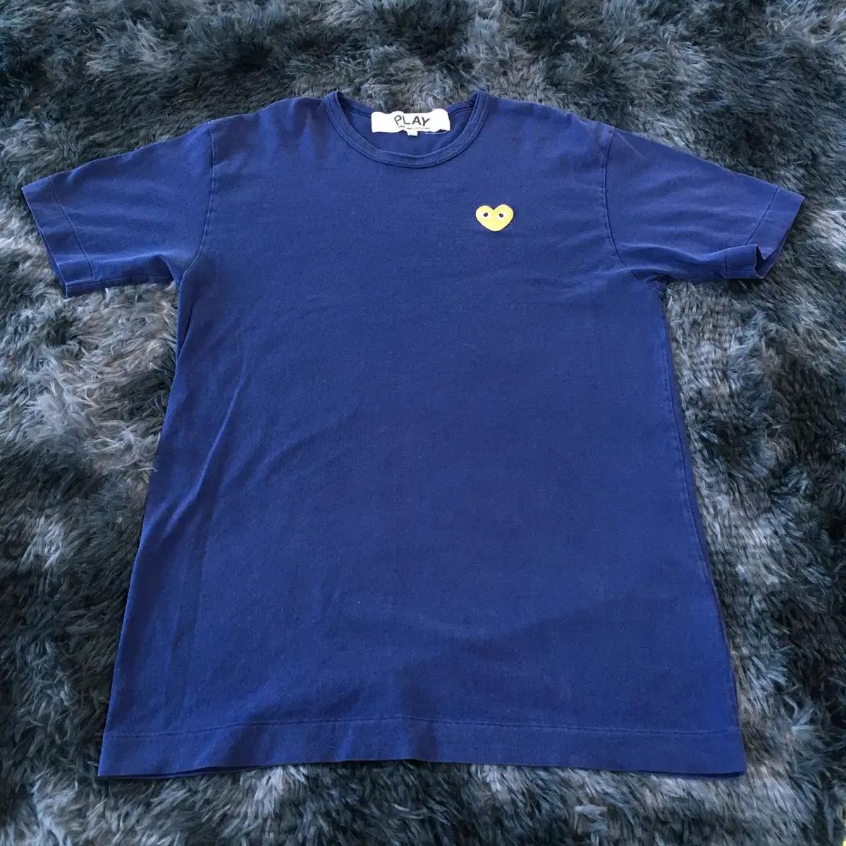 투티/ A8 COMME DES GARCONS PLAY 하트 반팔티 네이비
