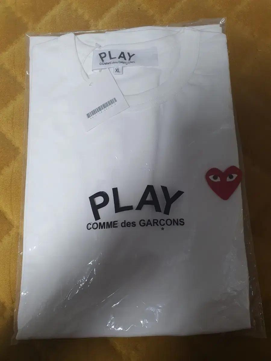 꼼데가르송 플레이 흰색 반팔티 XL 새상품