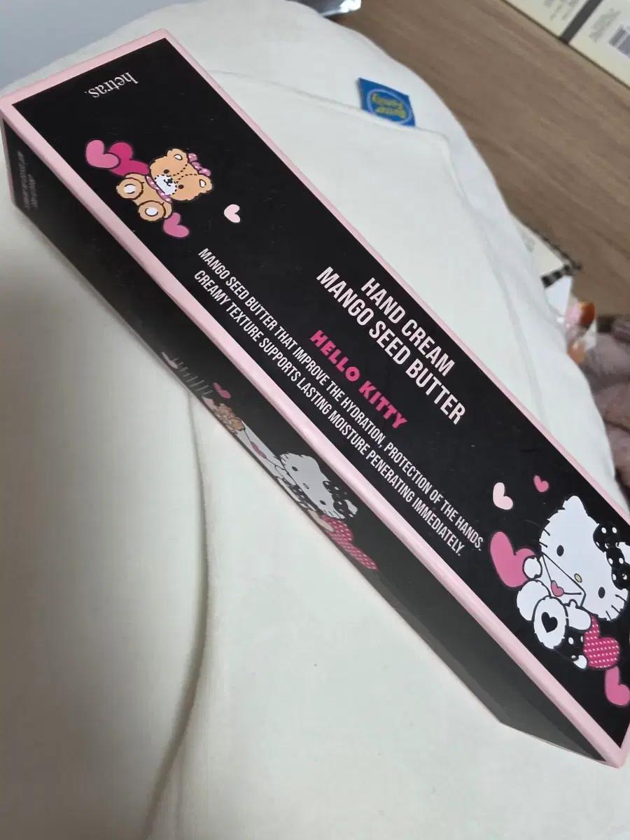 헤트라스 망고시드버터 핸드크림 호텔우드향 헬로키티에디션