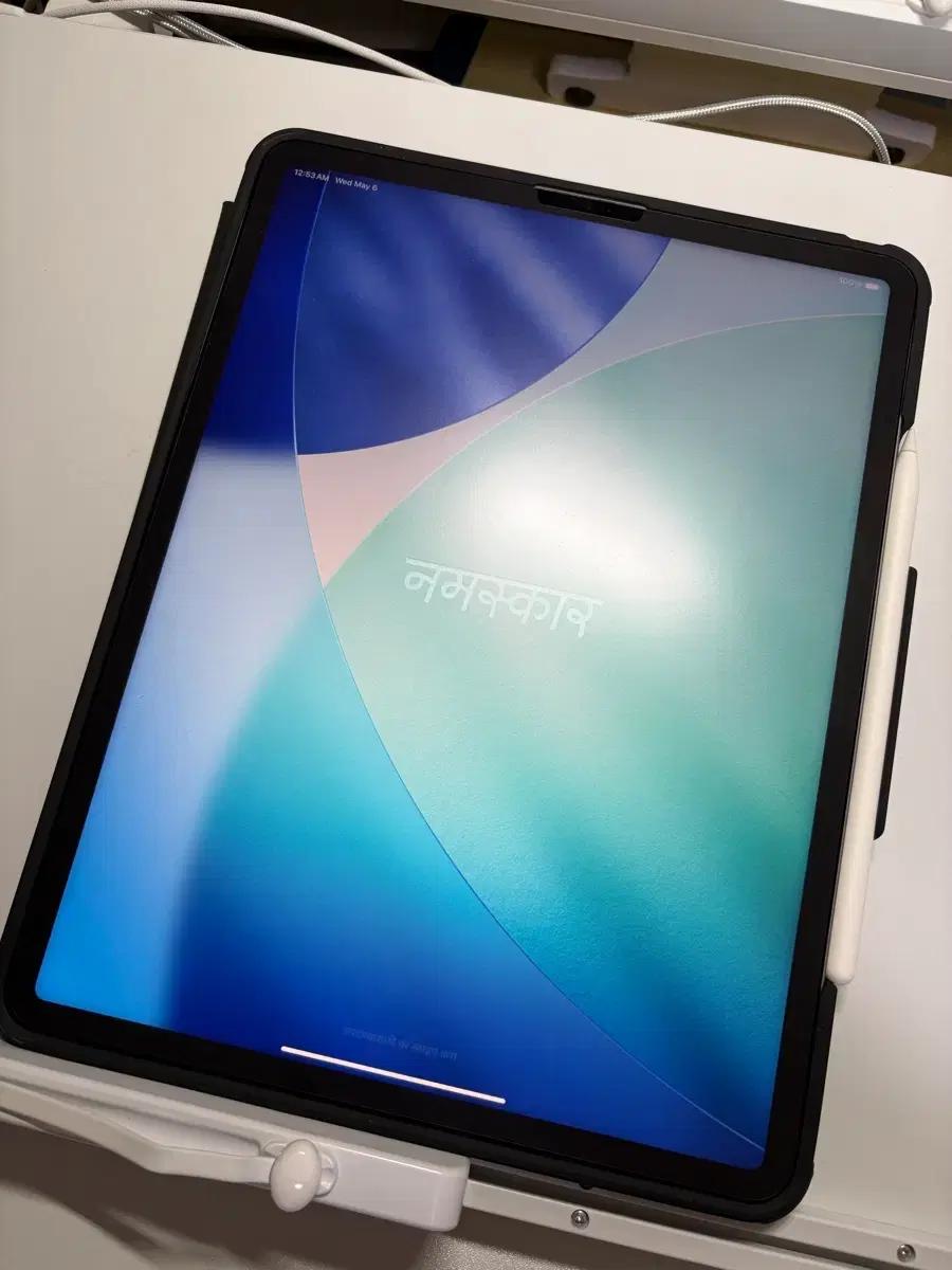 아이패드프로12.9 m2 256gb+애플펜슬 팝니다.