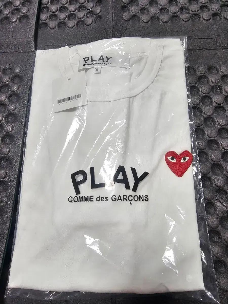 꼼데가르송 플레이 흰색 반팔티 XL