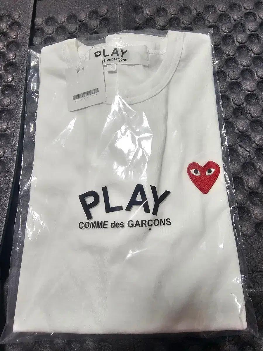 꼼데가르송 PLAY 반팔티 화이트 L 새상품