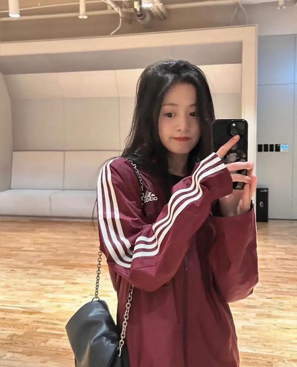 아디다스 에센셜 3S 우븐 윈드브레이커 레드 M
