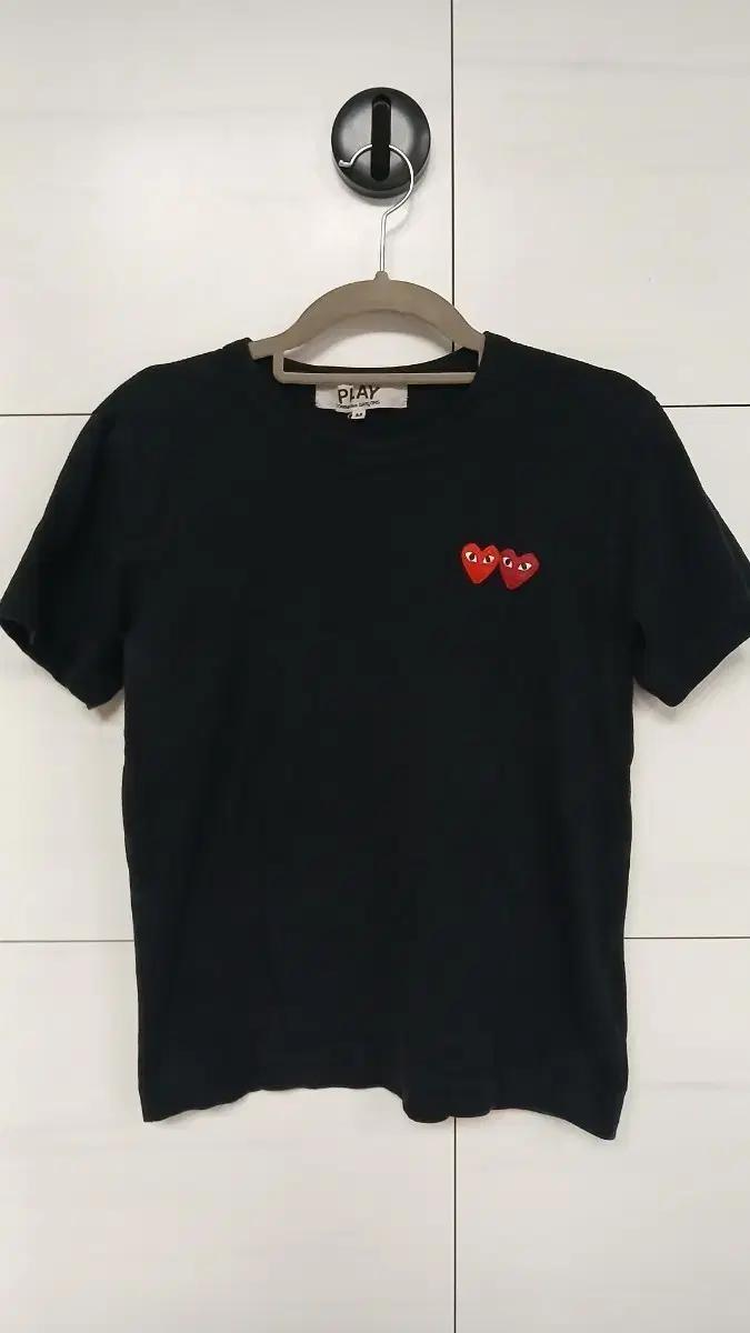 꼼데가르송 더블 하트 블랙 여성반팔티M  44-55  88-96-165