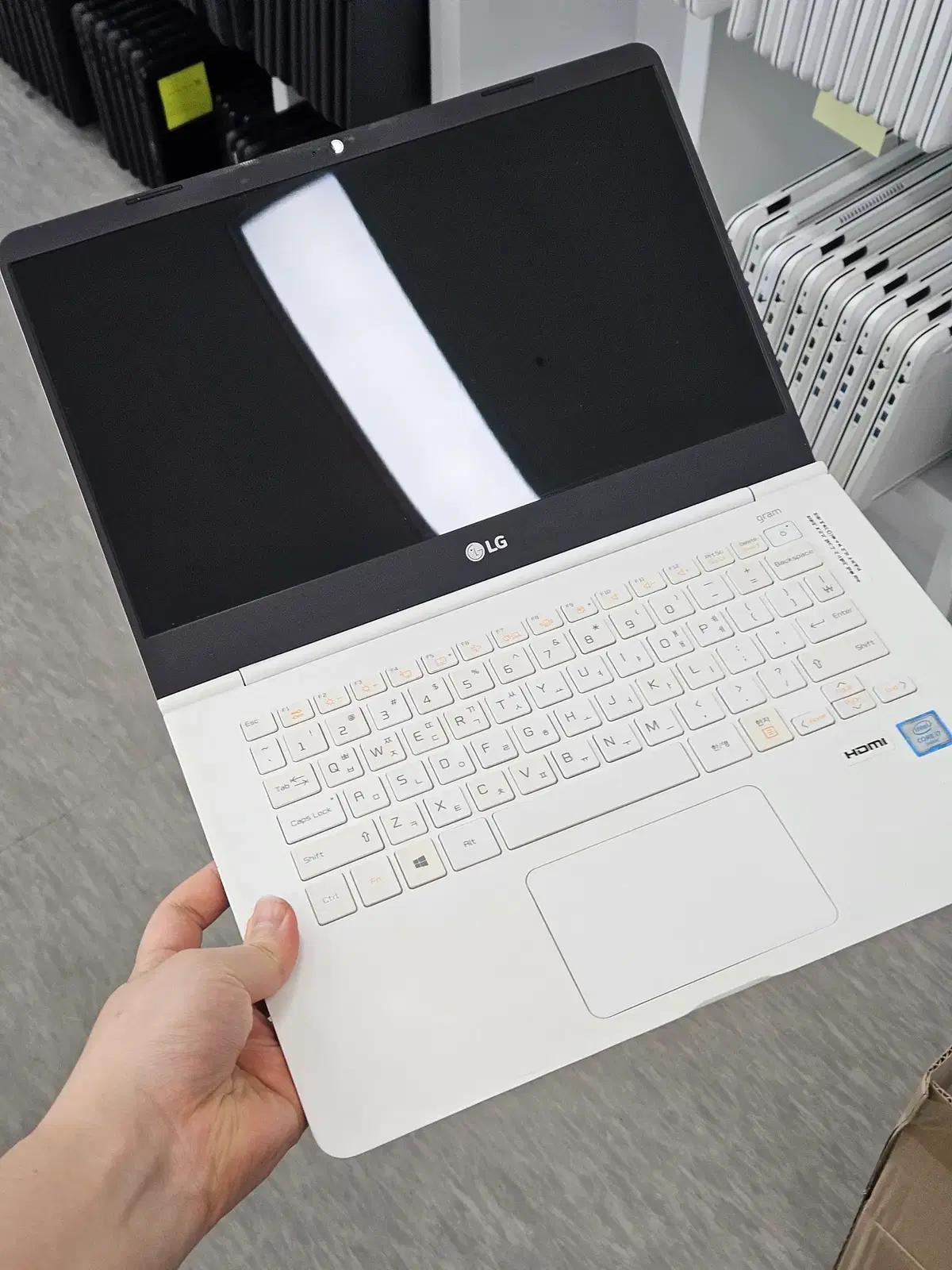 LG그램 14인치 노트북 i7 6500U / 8GB / SSD 256GB