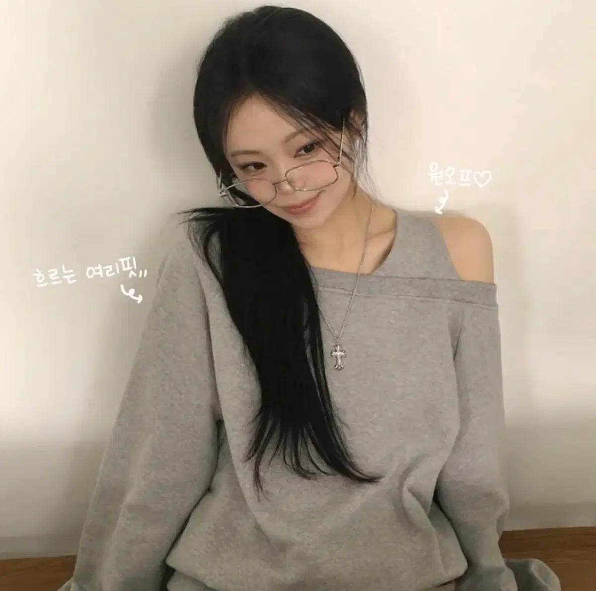 에이블리 앤드모어 오프숄더 맨투맨 그레이