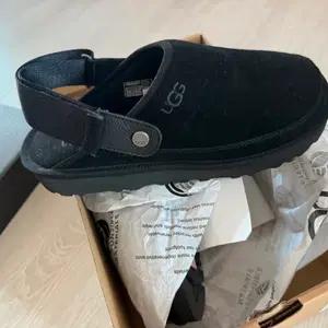 [280] UGG 골드코스트 클로그 스웨이드 뮬