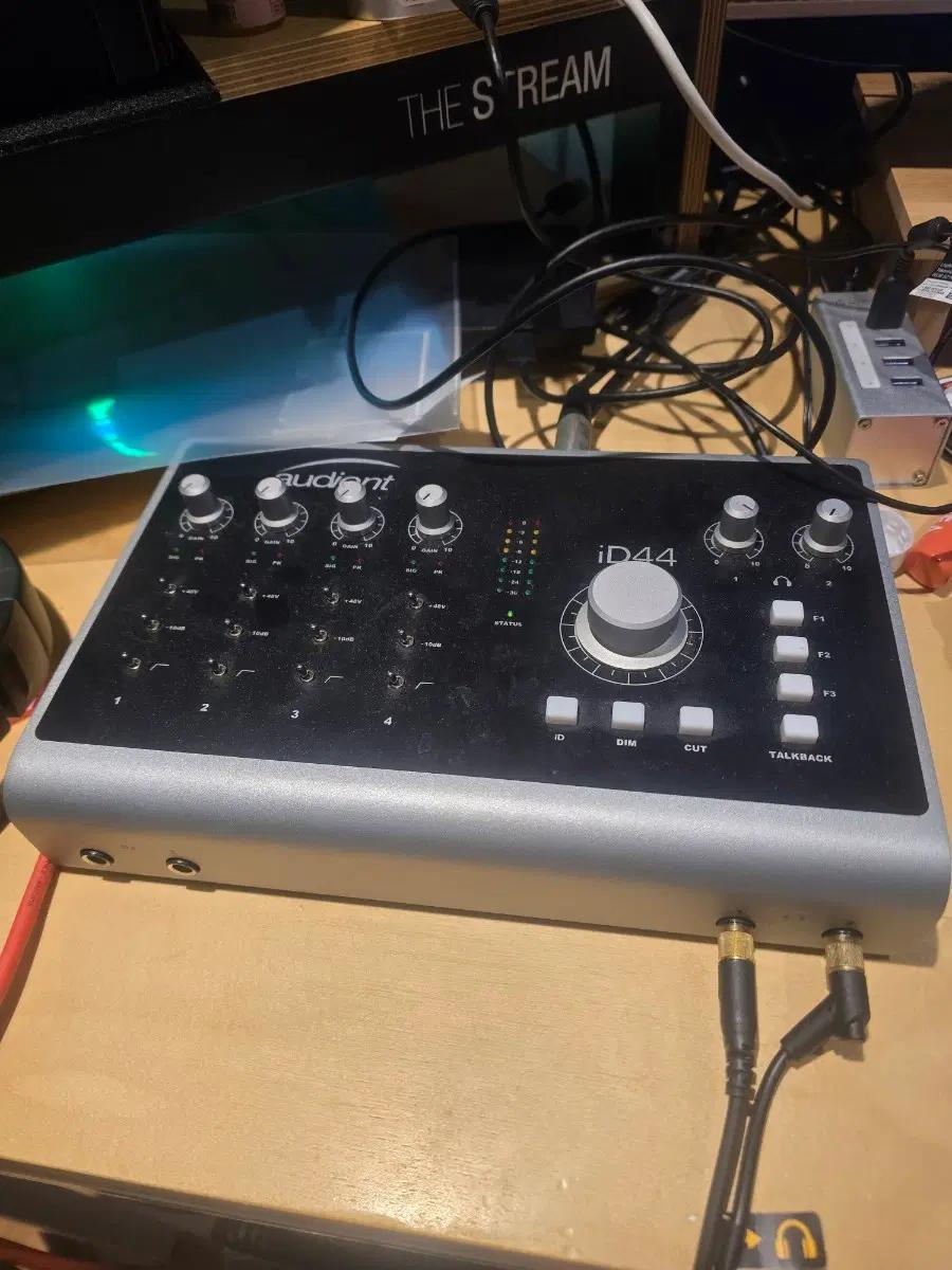 audient iD44 오디오 인터페이스