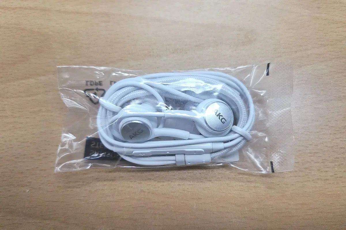 삼성 새상품 유선이어폰 C타입 AKG 팝니다!